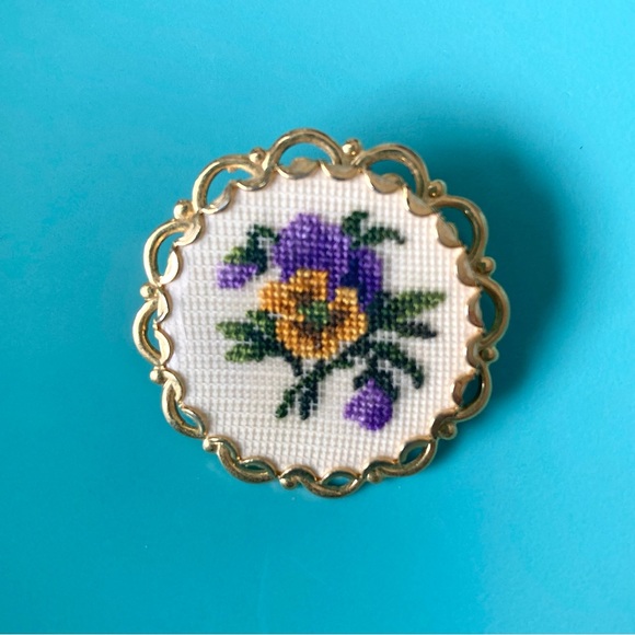 60s Vintage Petit Point Brooches Tiny Stitches Brooch Jewellery Cottagecore Pins - Picture 2 of 8